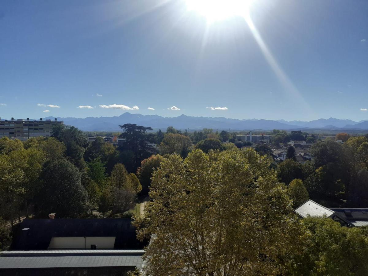 Cap Sud - 53M2- Vue Pyrenees- Hypercentre-Parking -Wifi Fibre Appartement Tarbes Buitenkant foto