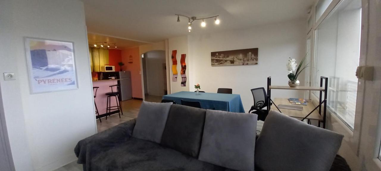 Cap Sud - 53M2- Vue Pyrenees- Hypercentre-Parking -Wifi Fibre Appartement Tarbes Buitenkant foto