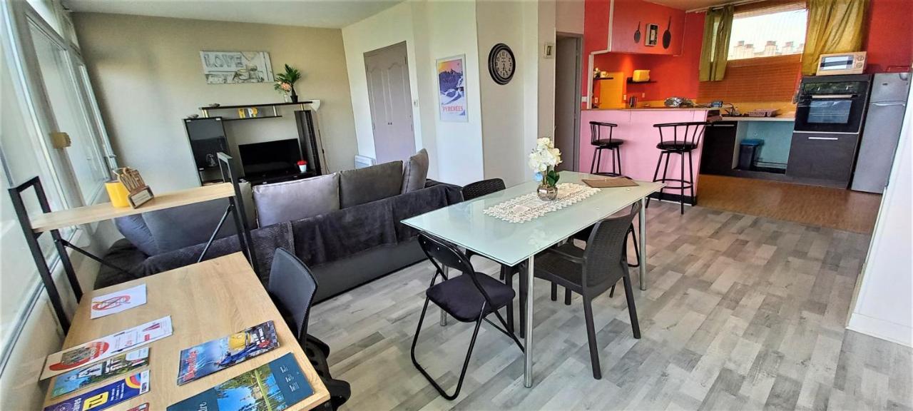 Cap Sud - 53M2- Vue Pyrenees- Hypercentre-Parking -Wifi Fibre Appartement Tarbes Buitenkant foto